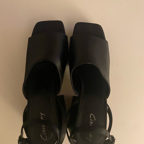 Black platform heels with ankle strap - Picture 7 of 7